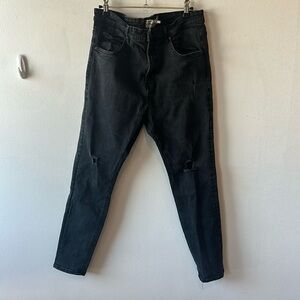 #166 Pull&Bear Blk jeans 34